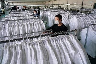 河北巨鹿 扶貧“微工廠”馬力全開趕訂單，服裝產業托起穩穩的幸福